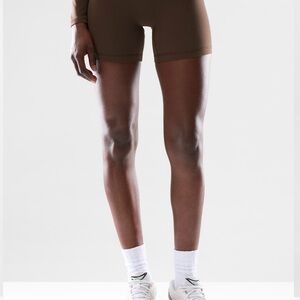 Aritzia TNA Action Butter Cheeky Hi-Rise 5” Bike Shorts – Size S – Green